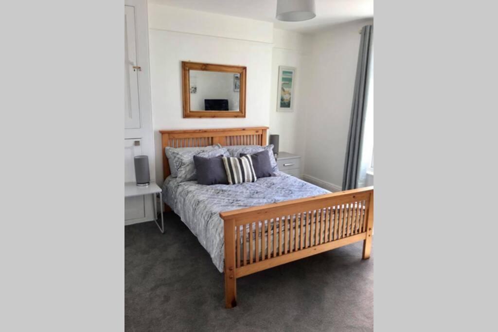 Large 5 Bed 3 Bath House 300 Meters From Beach And Restaurants New Quay エクステリア 写真