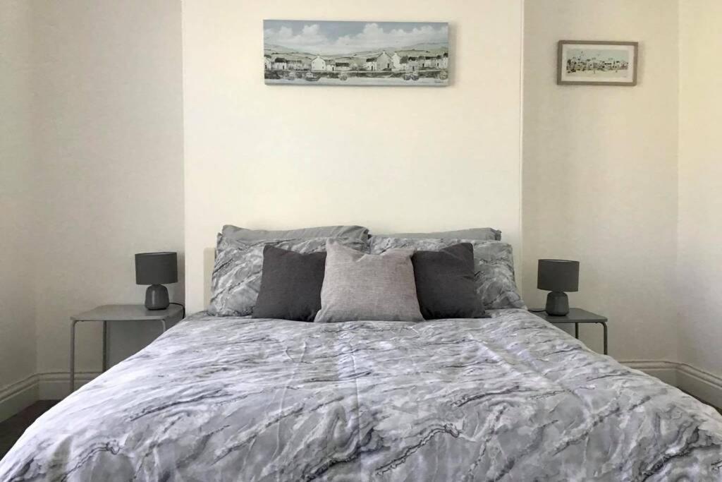 Large 5 Bed 3 Bath House 300 Meters From Beach And Restaurants New Quay エクステリア 写真